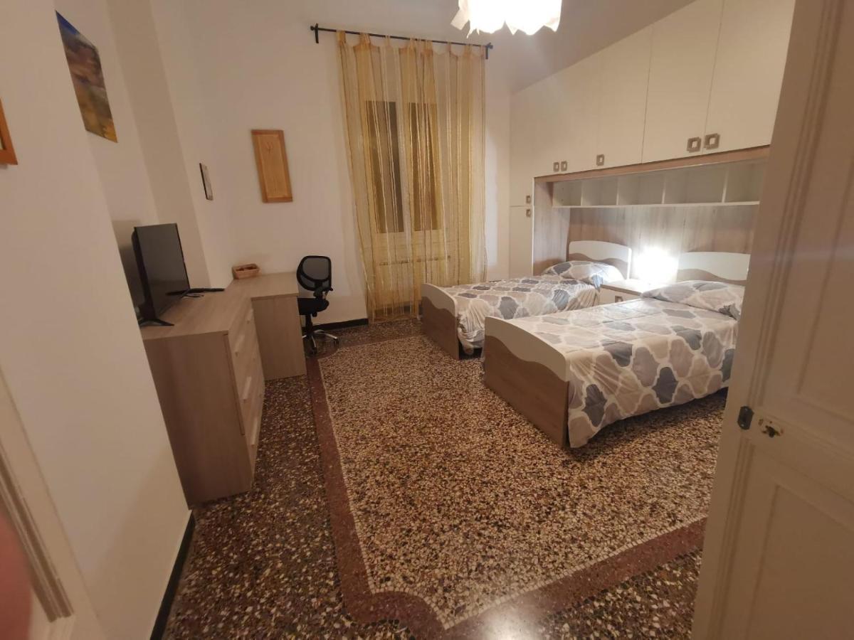 Wow Home - 175 Mq - Posteggio Privato - Davanti Porto Traghetti - Fino A 10 Posti Letto 热那亚 外观 照片