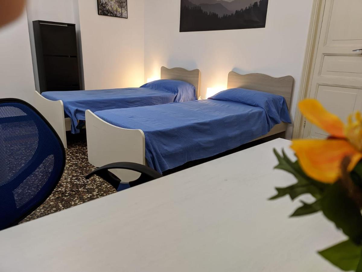 Wow Home - 175 Mq - Posteggio Privato - Davanti Porto Traghetti - Fino A 10 Posti Letto 热那亚 外观 照片