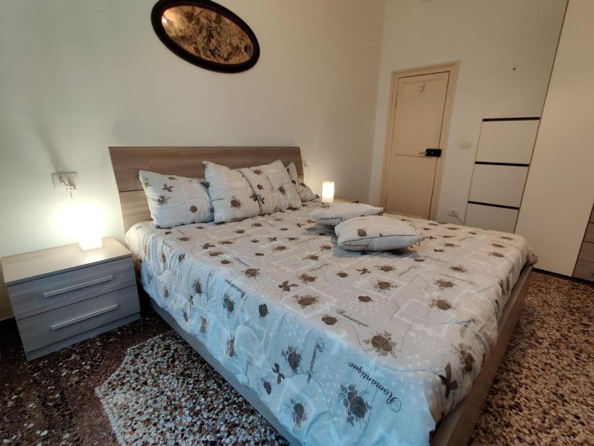 Wow Home - 175 Mq - Posteggio Privato - Davanti Porto Traghetti - Fino A 10 Posti Letto 热那亚 外观 照片