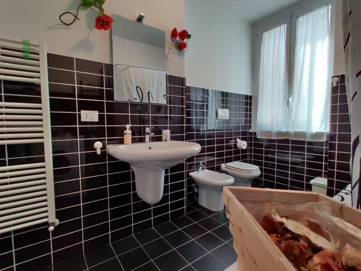 Wow Home - 175 Mq - Posteggio Privato - Davanti Porto Traghetti - Fino A 10 Posti Letto 热那亚 外观 照片