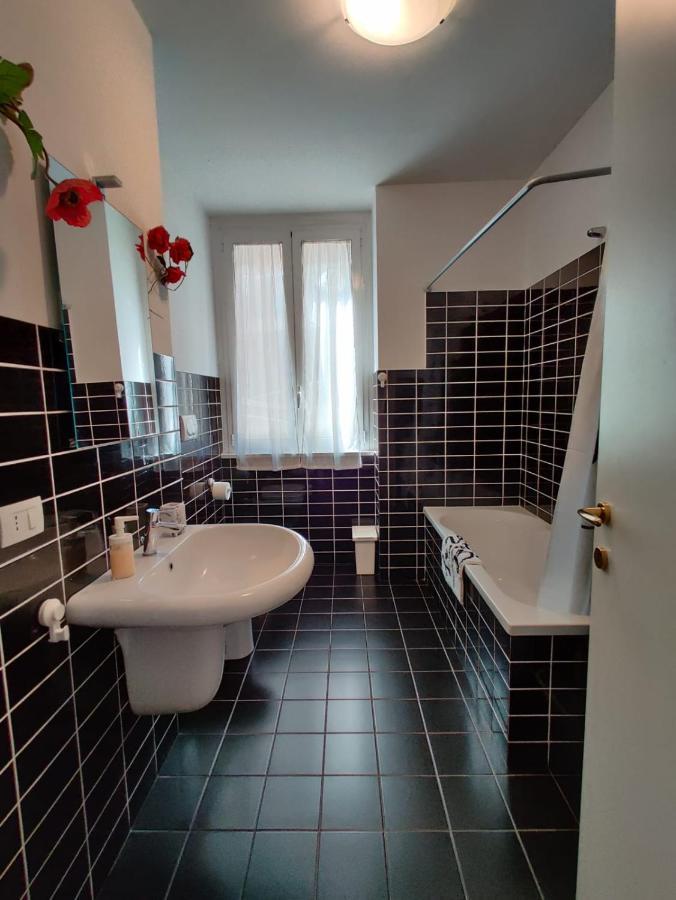 Wow Home - 175 Mq - Posteggio Privato - Davanti Porto Traghetti - Fino A 10 Posti Letto 热那亚 外观 照片